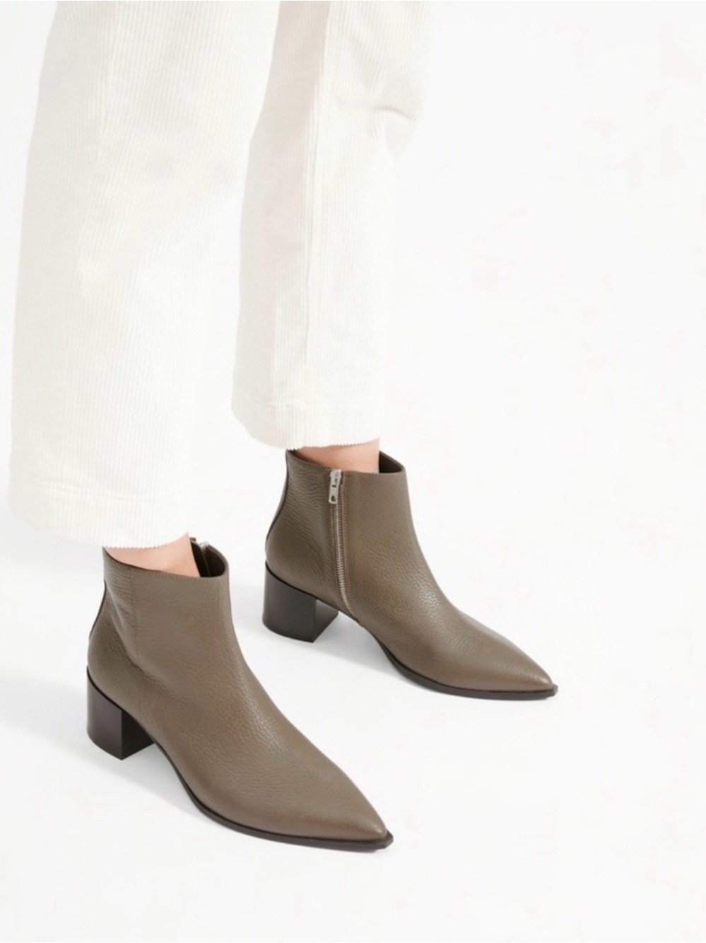 Everlane Womens The Boss Boot Ankle 6 Pointed Toe Heel Pebbled
Leather size 7/5.